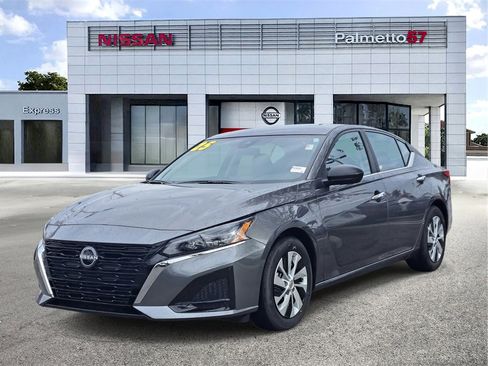 Used 2025 Nissan Altima 2.5 S image 3