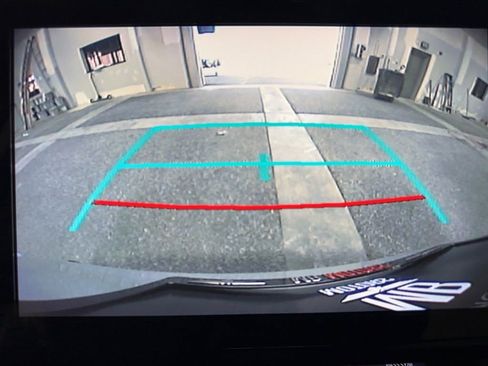 Used 2021 Toyota Sienna XLE image 32