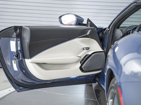 Used 2025 Ferrari Roma Spider RWD image 18