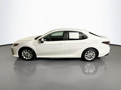 Used 2025 Toyota Camry SE FWD image 4