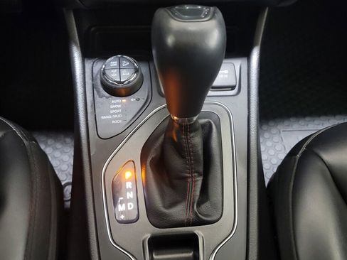 Used 2019 Jeep Cherokee Trailhawk w/ Comfort/Convenience Group image 17