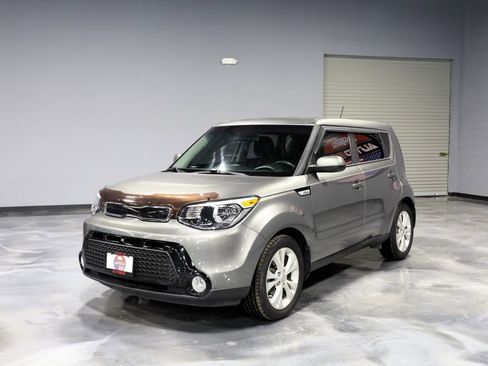 Used 2016 Kia Soul + FWD image 3
