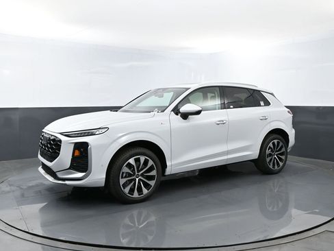 New 2026 Audi Q3 quattro 2.0T AWD/4WD image 1