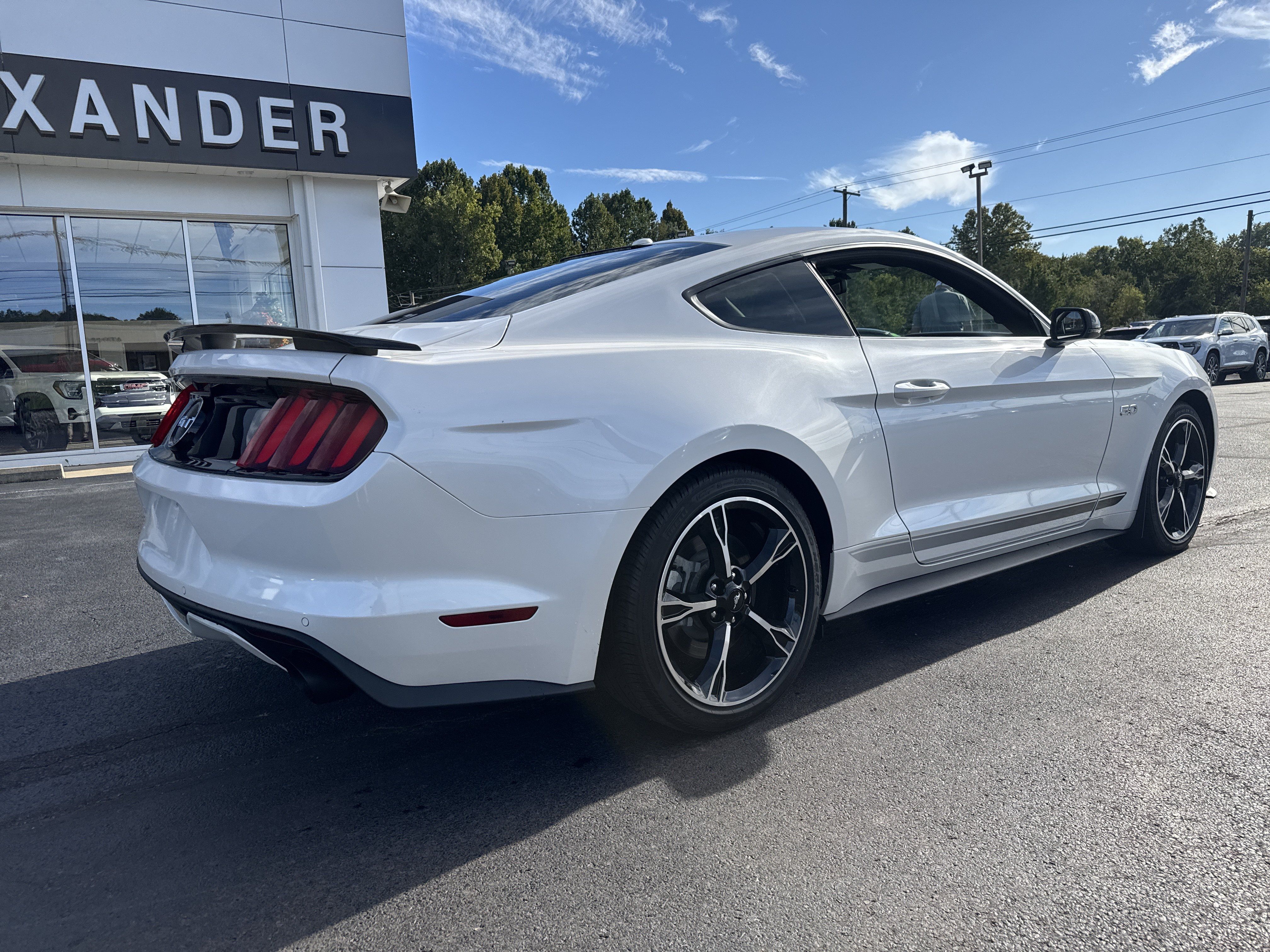 Used 2017 Ford Mustang GT Premium w/ Equipment Group 401A RWD image 3