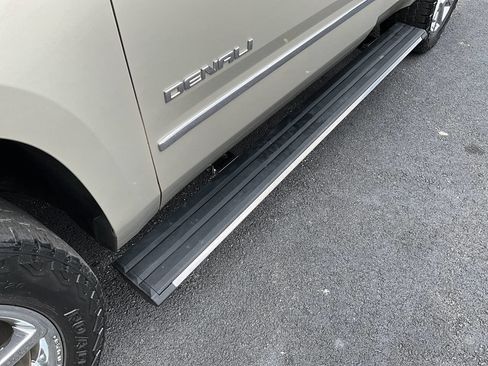 Used 2015 GMC Yukon Denali w/ Premium Package AWD/4WD image 22