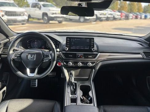 Used 2018 Honda Accord Sport image 16