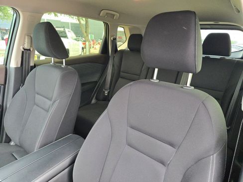 Used 2023 Nissan Rogue S image 9