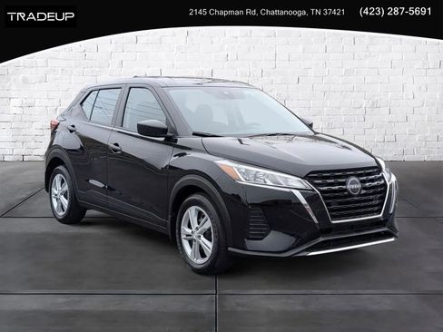 Used 2025 Nissan Kicks Play S image 1