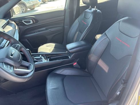 Used 2025 Jeep Compass Trailhawk AWD/4WD image 34