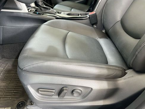 Used 2024 Toyota Corolla Cross XLE w/ Convenience Package image 19