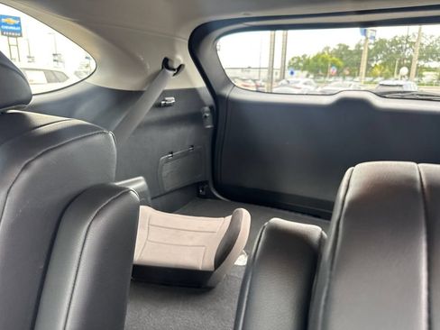 Used 2023 Toyota Highlander XLE FWD image 13