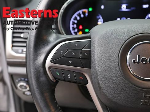 Used 2021 Jeep Grand Cherokee Laredo AWD/4WD image 14