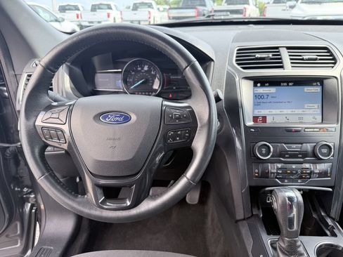 Used 2018 Ford Explorer XLT w/ Equipment Group 201A AWD/4WD image 9