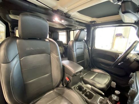 Used 2021 Jeep Wrangler Sahara w/ Cold Weather Group image 26