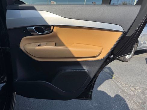 Used 2017 Volvo XC90 T6 Momentum w/ Vision Package image 22