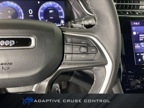 Used 2023 Jeep Grand Cherokee L Laredo image 23