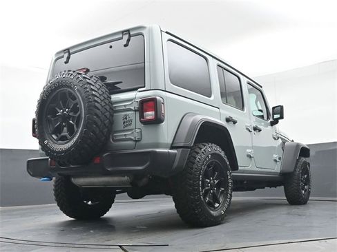 Used 2023 Jeep Wrangler Unlimited w/ Sun & Screen Package image 31