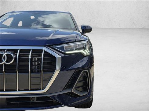 Certified 2025 Audi Q3 2.0T Premium w/ Convenience Package AWD/4WD image 10
