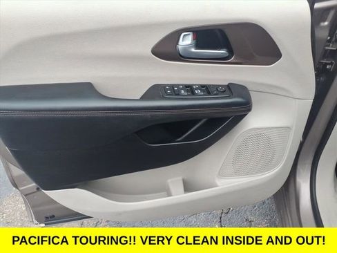 Used 2018 Chrysler Pacifica Touring-L w/ Advanced Safetytec Group image 14