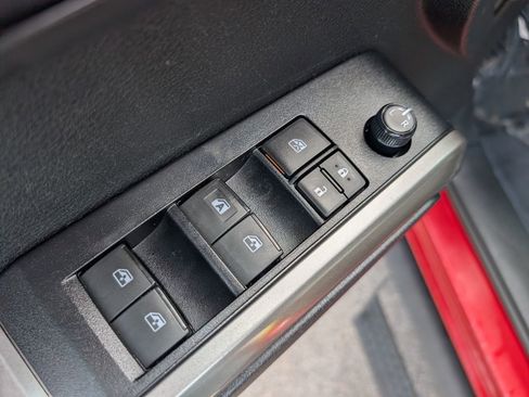 Used 2021 Toyota Tacoma SR5 w/ SR5 Appearance Package (SM) image 16