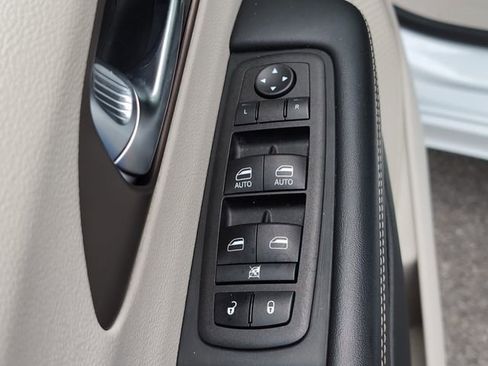 Used 2023 Chrysler Voyager LX FWD image 16