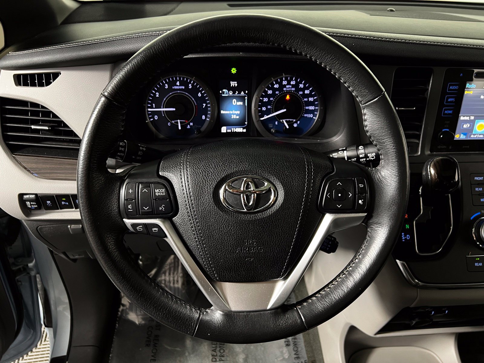 Used 2017 Toyota Sienna XLE Premium FWD image 16
