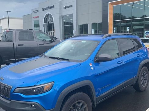 Used 2021 Jeep Cherokee Trailhawk w/ Premium Leather Package AWD/4WD image 5