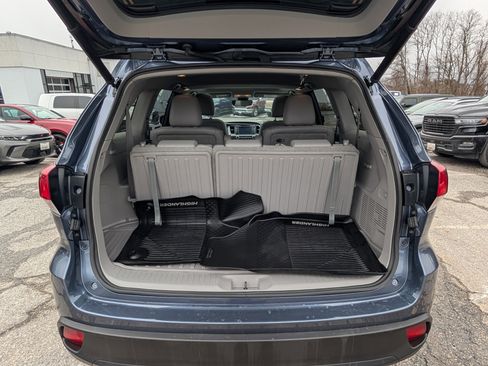 Used 2019 Toyota Highlander XLE image 12