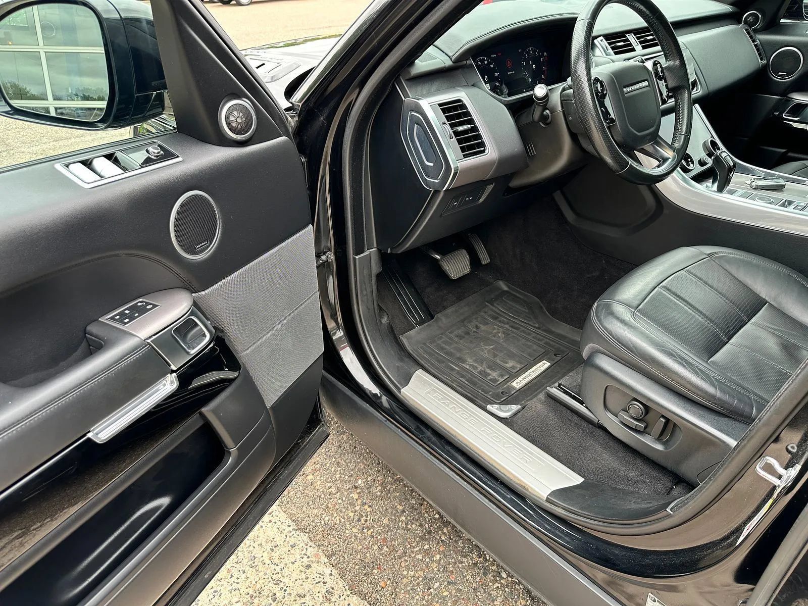Used 2019 Land Rover Range Rover Sport HSE AWD/4WD image 9