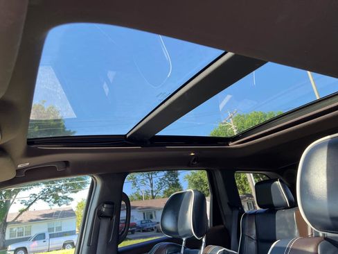 Used 2017 Jeep Grand Cherokee Overland RWD image 25
