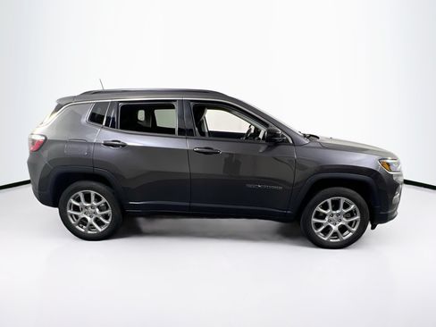 Used 2022 Jeep Compass Latitude AWD/4WD image 4