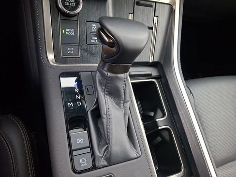 Used 2024 Lexus GX 550 w/ Accessory Package (2T) image 18