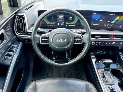 Used 2024 Kia Sorento S FWD image 11
