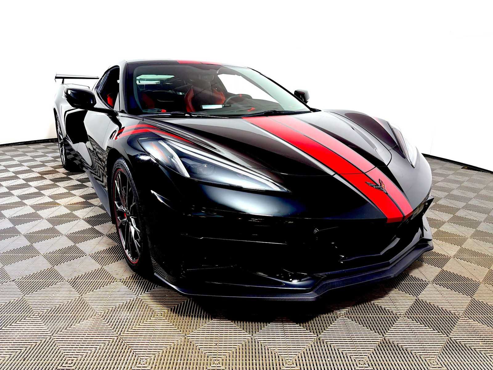 Used 2023 Chevrolet Corvette Stingray Preferred Cpe w/ Z51 Performance Package RWD image 2