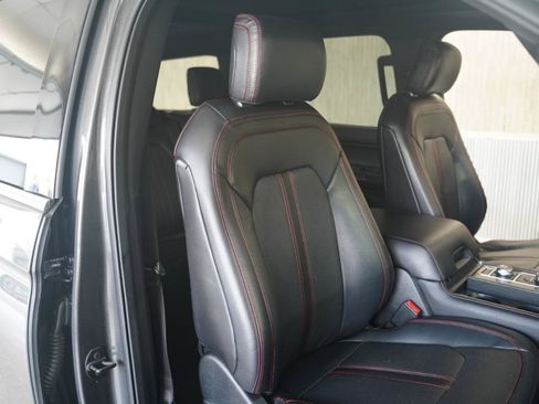 Used 2019 Ford Expedition Limited w/ Equipment Group 303A AWD/4WD image 30