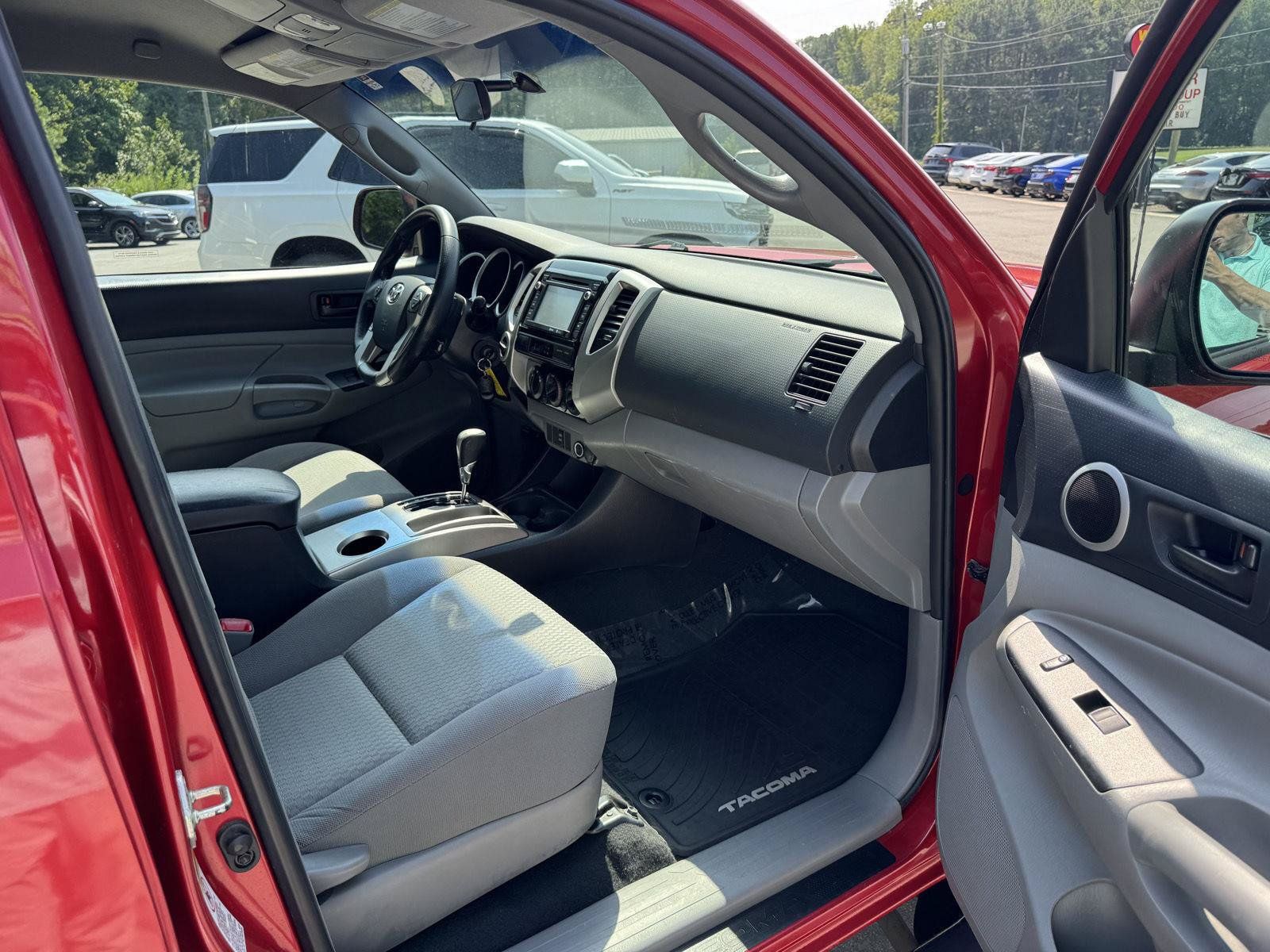 Used 2014 Toyota Tacoma 4x4 Double Cab w/ SR5 Package image 15