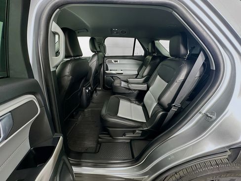 Used 2022 Ford Explorer XLT w/ Equipment Group 202A image 28