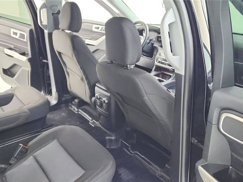 Used 2023 Ford Explorer XLT image 33