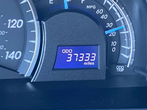 Used 2014 Toyota Camry L image 12