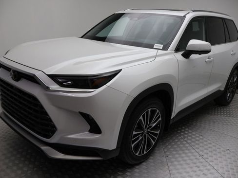 Certified 2026 Toyota Grand Highlander AWD Hybrid image 2