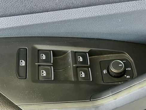 Used 2024 Volkswagen Jetta SE FWD image 19