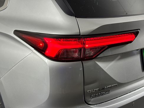 Used 2023 Mitsubishi Outlander SE FWD image 36