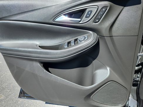 Used 2021 Buick Encore GX Essence image 13