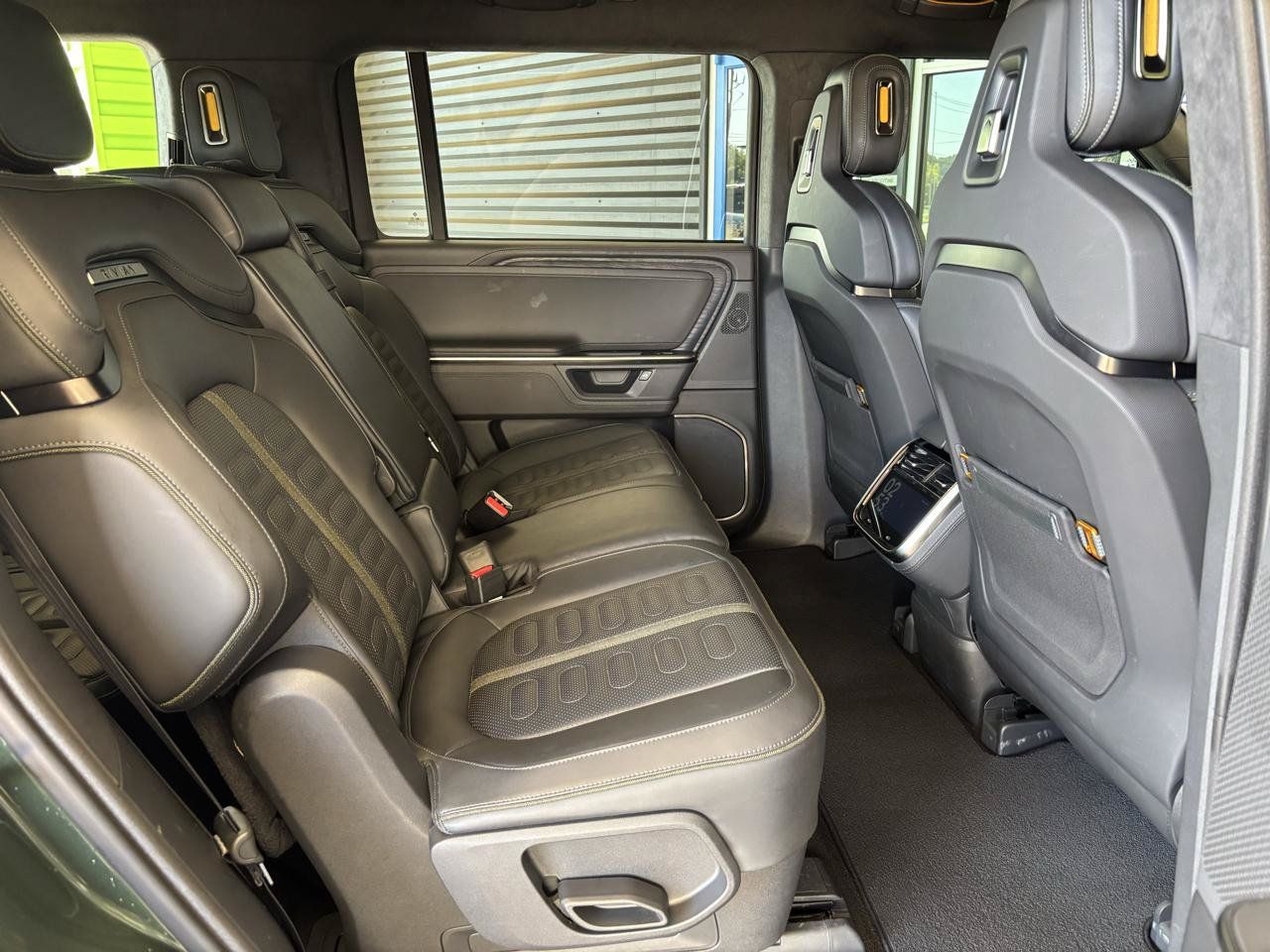 Used 2025 Rivian R1S Adventure Dual AWD/4WD image 25