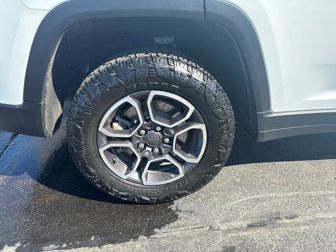 Used 2022 Jeep Grand Cherokee Trailhawk image 9