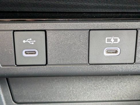 New 2025 Toyota Prius Plug-In Hybrid FWD image 21