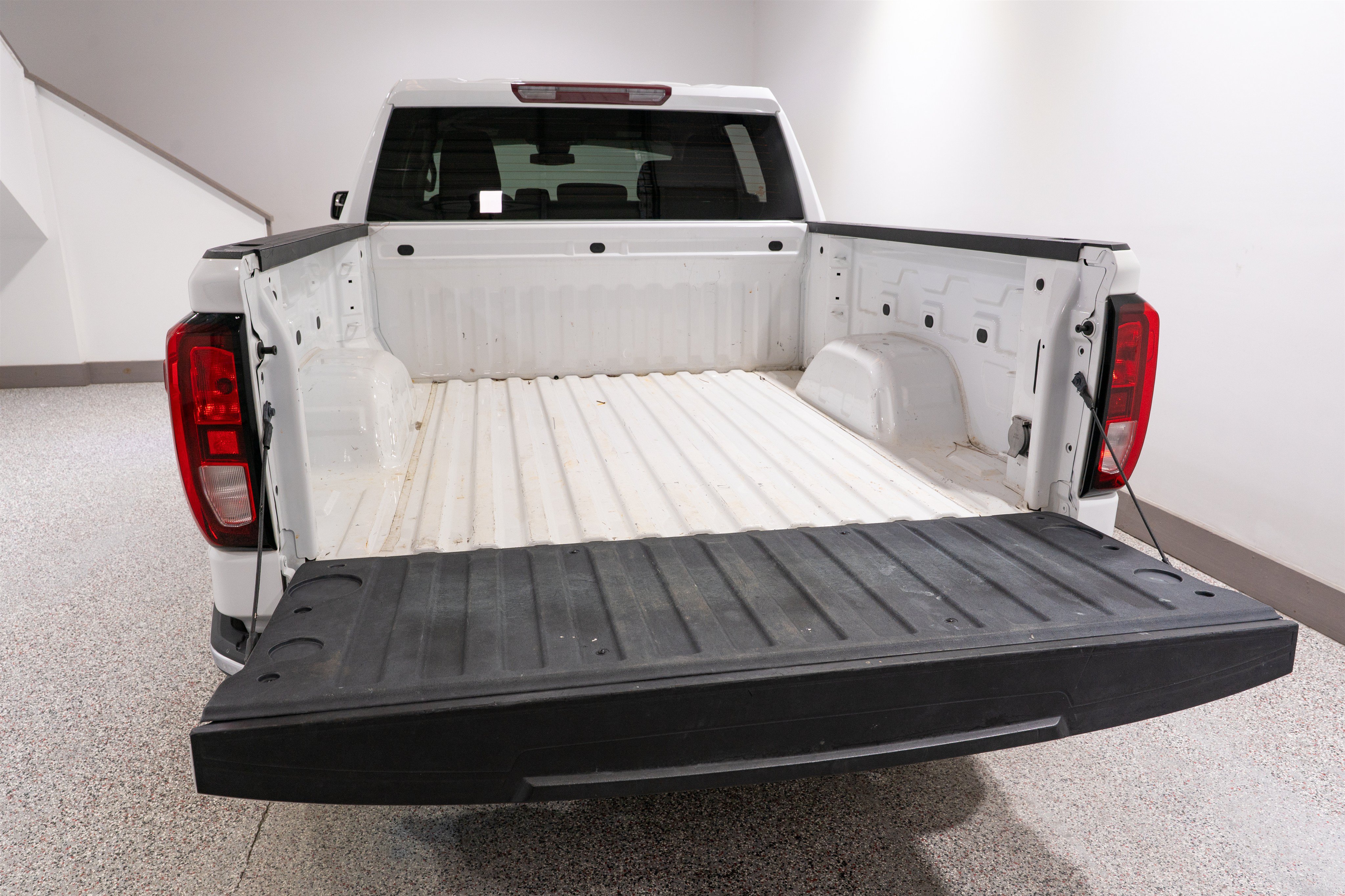 Used 2024 GMC Sierra 1500 SLE w/ X31 Off-Road Package AWD/4WD image 11