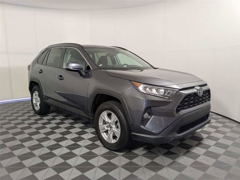 Used 2021 Toyota RAV4 XLE w/ Convenience Package FWD image 3