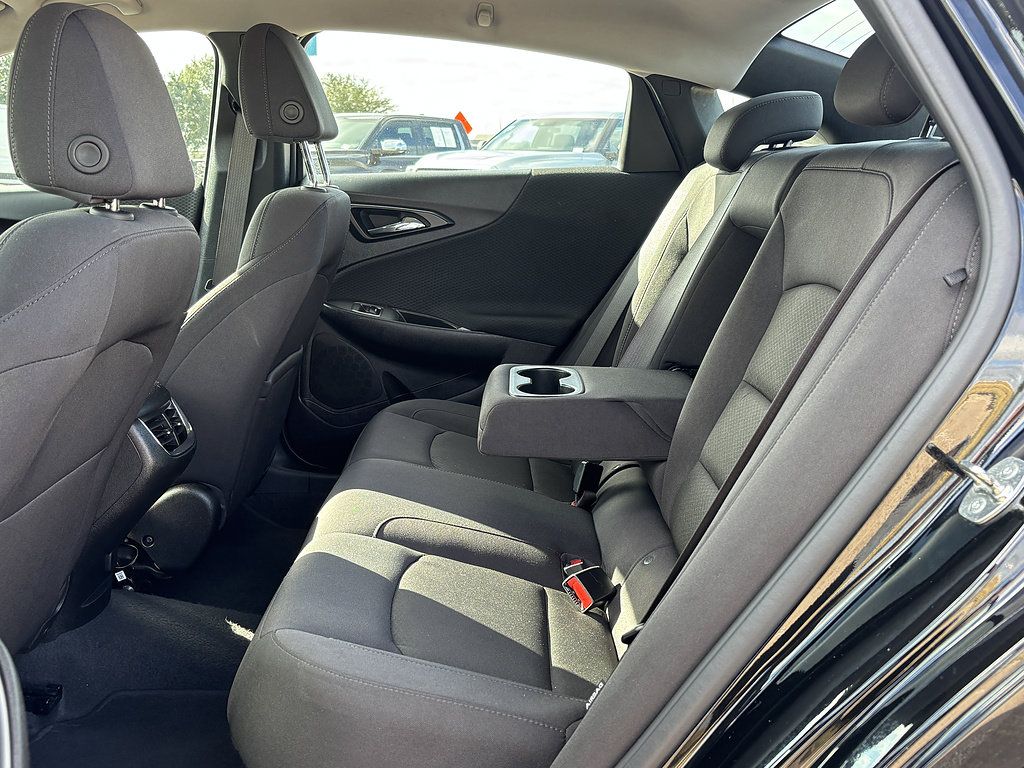 Used 2025 Chevrolet Malibu LT FWD image 13