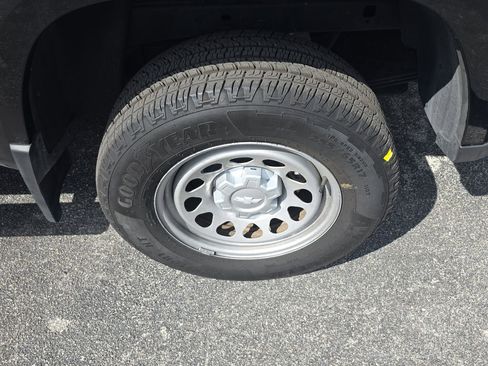 Used 2025 Chevrolet Colorado W/T image 7